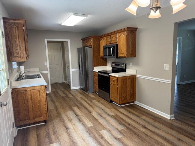 Photo - 216 Pinewood Dr