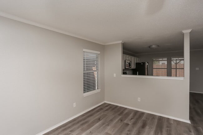 Photo - 5301 Royal Burgess Dr