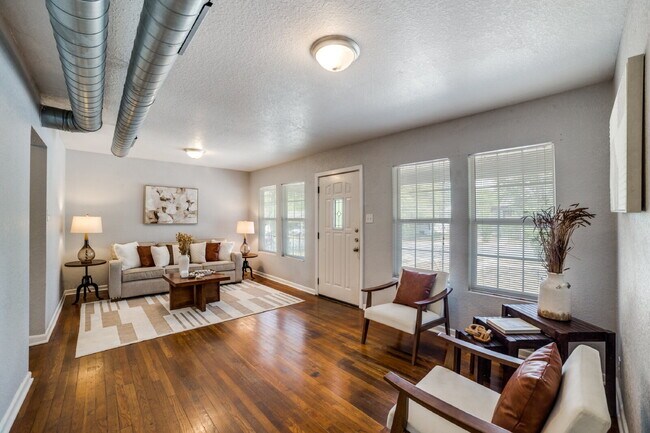 Photo - 114 Oxford Dr