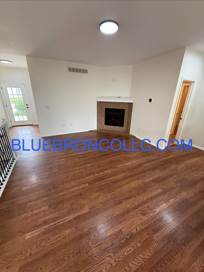 Photo - Completely renovated 3 bedroom unit with modern finishes and beautiful views.