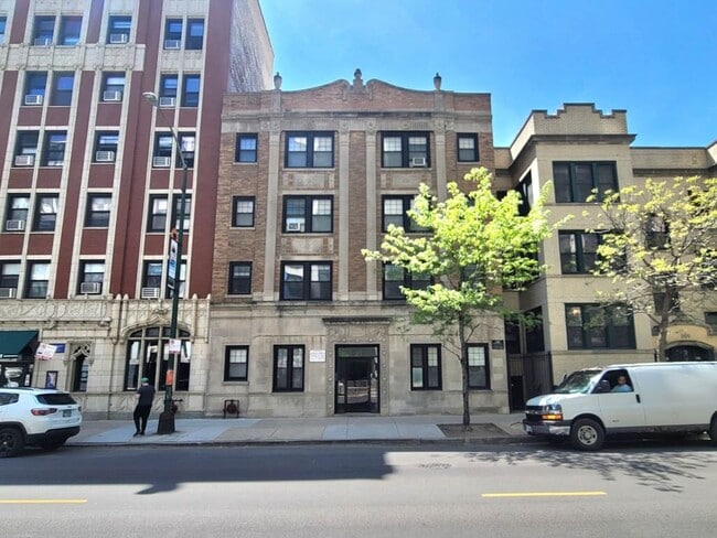 Building Photo - 549 W Belmont Ave Unit 33 Rental
