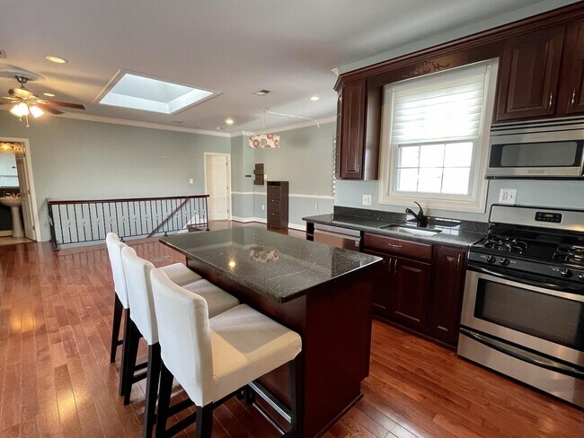 Photo - 611 Quincy St NW