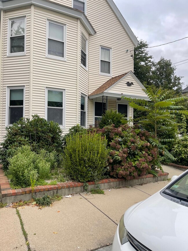 Building Photo - 48 Chester Ave Unit 1