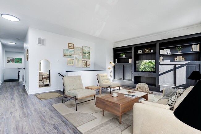 Building Photo - 2439 Arlington Ave Unit Apt 1