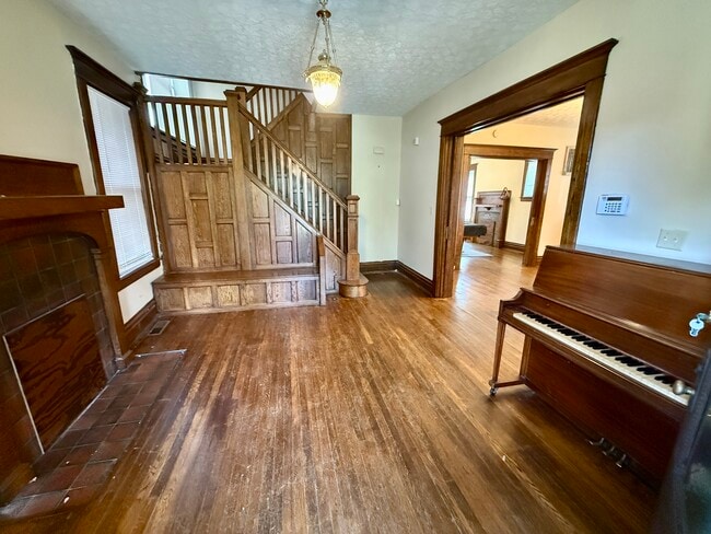 Building Photo - 909 11th Ave Rental