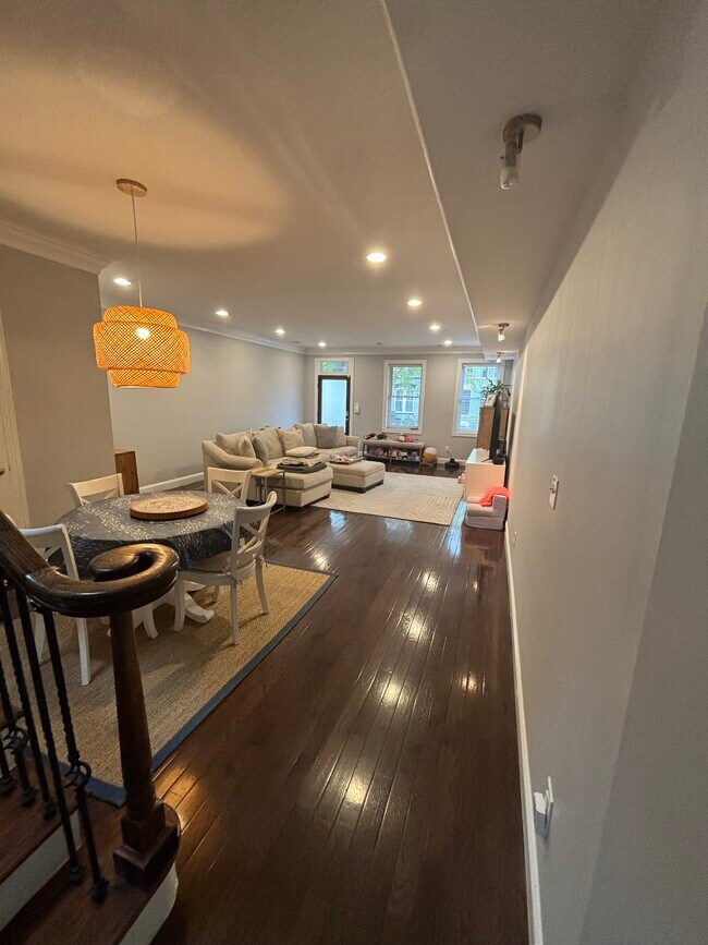 Photo - 321 T St NW