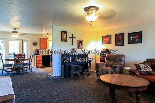 Photo - 3104 E 42nd Ave