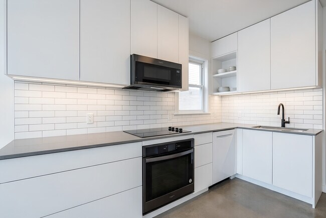 Photo - 4810 W Strong St Unit 2