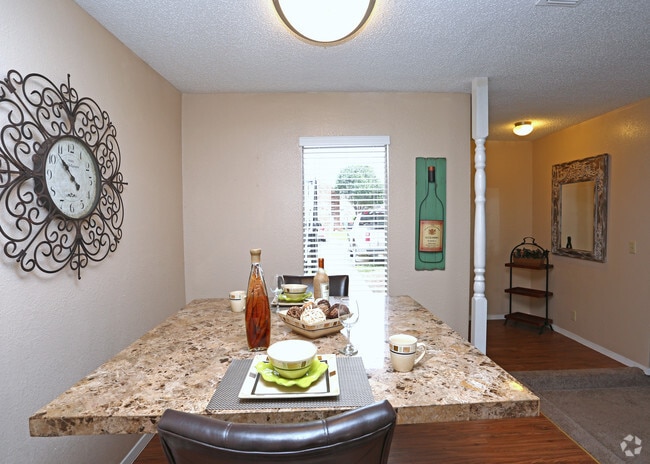 2BD,2BA - 1190 SF