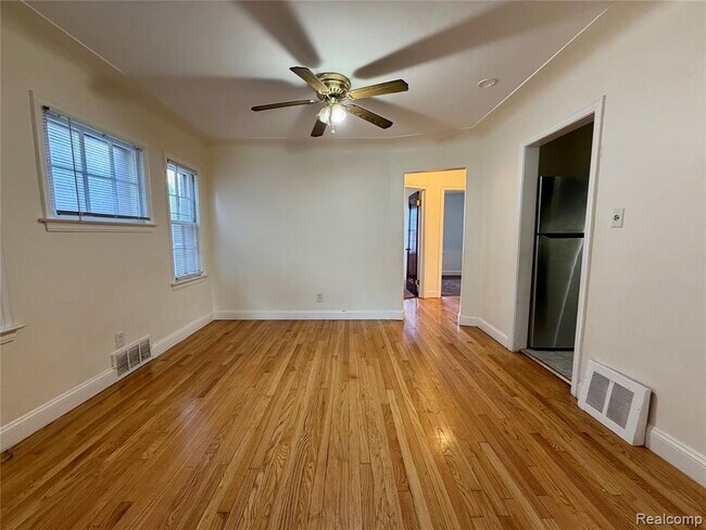 Photo - 6120 Middlesex St