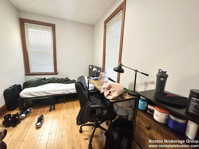 Photo - 1562 Tremont St