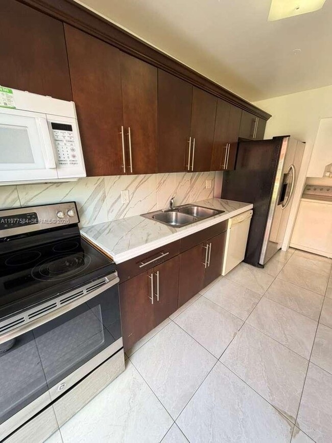 Building Photo - 2462 NW 52nd Ave Unit 2462