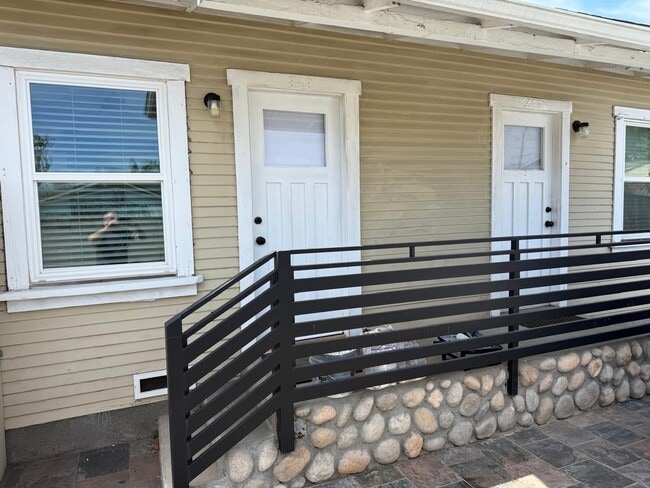 Building Photo - 346 -348 1/2 W Sepulveda Street Unit 348 Sepulveda Street