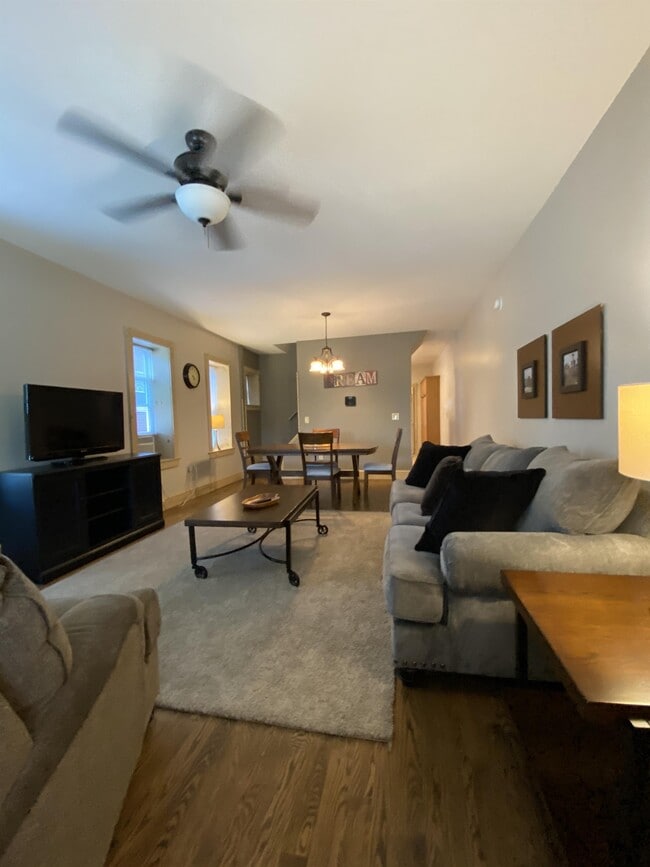 1140 Memorial Ave Unit 1