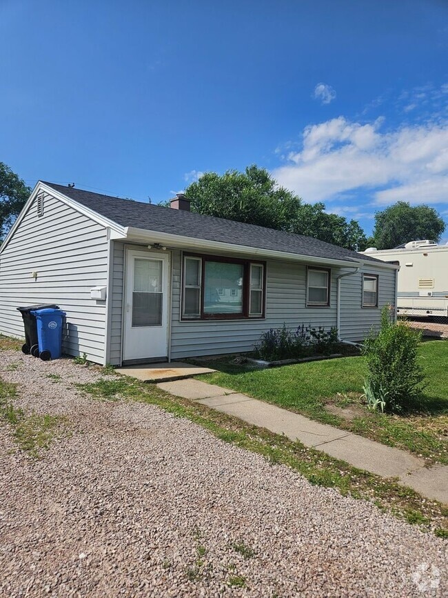 Building Photo - 3 BED | 1 BATH | SINGLE-LEVEL HOME | ROBBI...