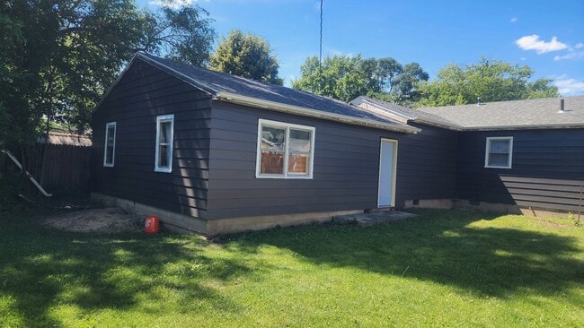 Photo - 907 Merrill Ave
