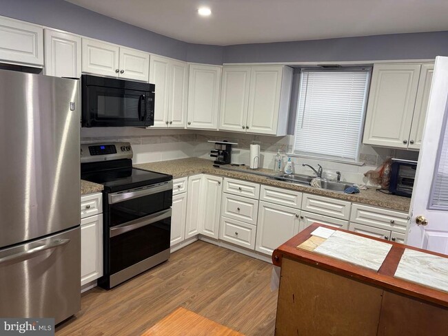 Photo - 657 Pine Hill St