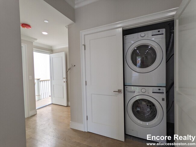 Photo - 14 Mount Hood Rd