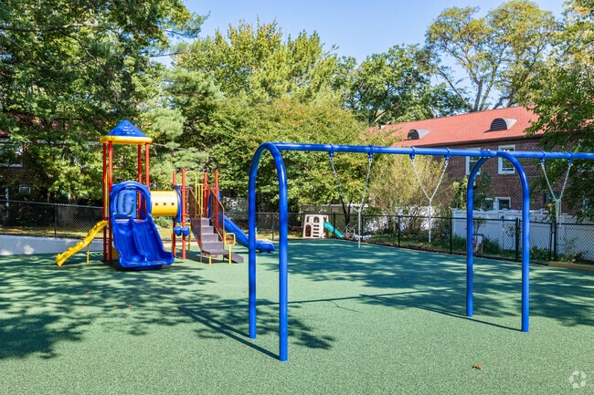 Photo - Parkway Village