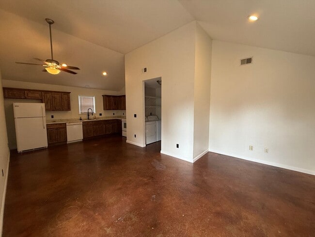 Photo - 636 W Oak Ave Unidad B