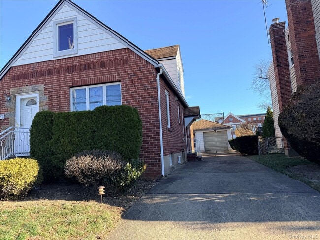 Photo - 142 Kamda Blvd