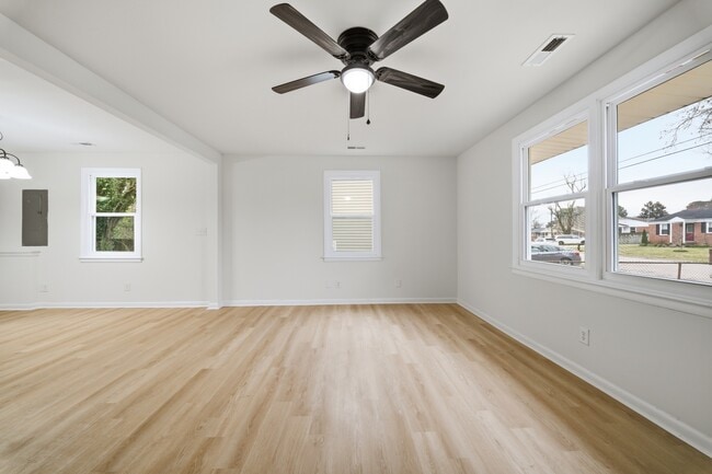 Photo - 3021 Menands Dr