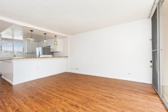 Building Photo - Move-In Ready Salt Lake Condo – Freshly Up... Unit 204