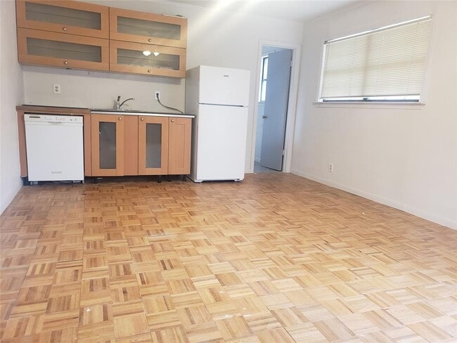 Photo - 609 Bissonet Ln