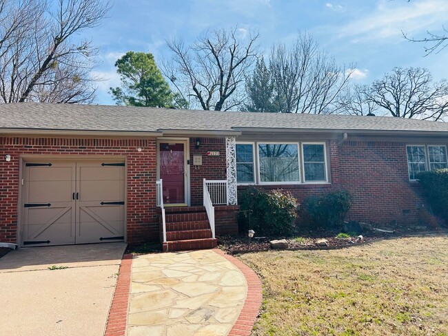 Photo - Absolutely gorgeous, remodeled home in beautiful location in Midtown Tulsa