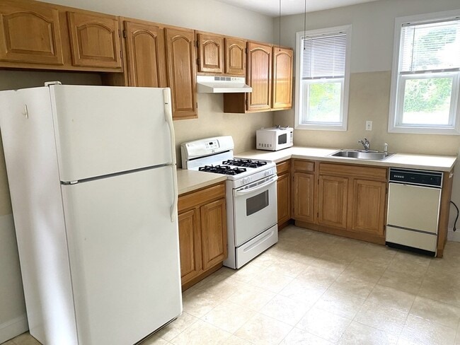 Building Photo - 1139 Beacon St Unit 1 Rental
