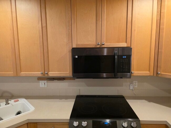 Photo - 583 Elma Ave NE