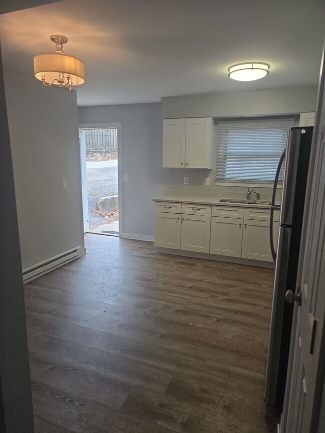 Photo - 308 Heustis St Unidad 4