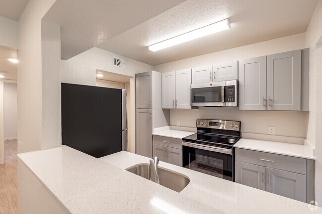 1BR, 1BA - 825SF - Kitchen