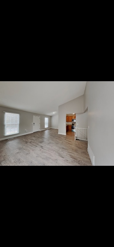 Photo - 724 W James St