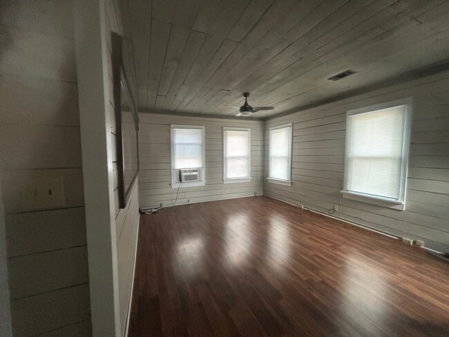 Photo - 537 Diana St Unit 3
