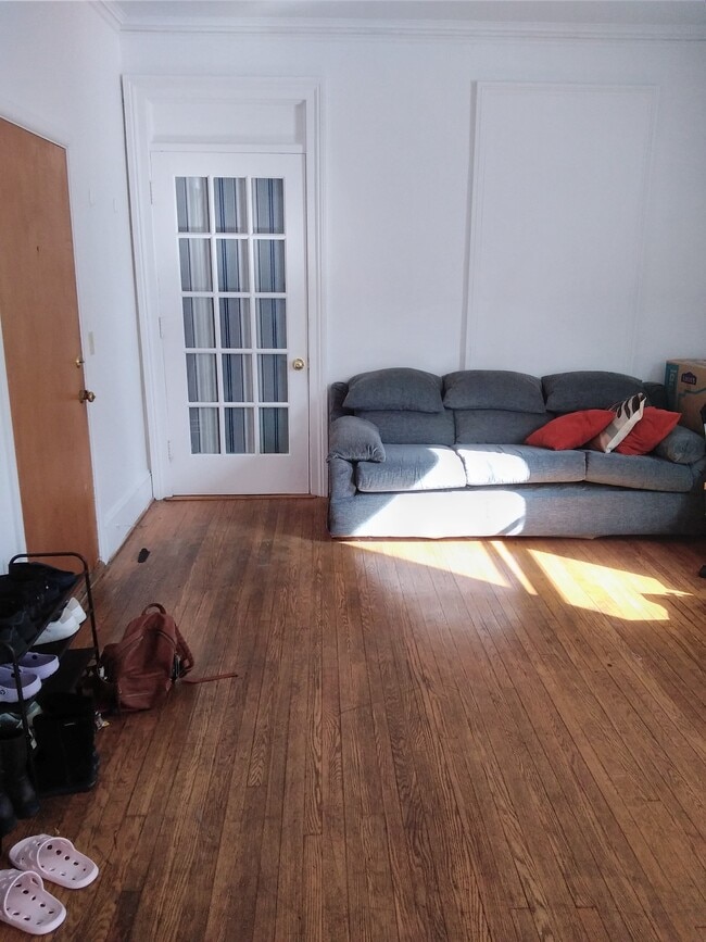 Building Photo - 927 E State St Unit 1L