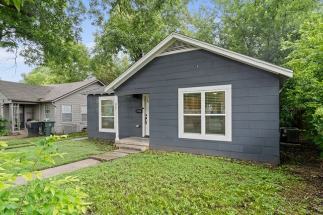 Photo - 921 N 10th St