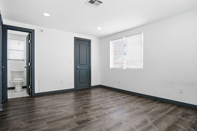 Photo - Beautiful 1 bedroom 1 bath apartment near SW 59! Unit 08