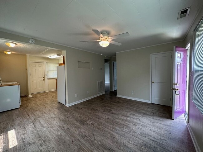 1528 Redwood Dr