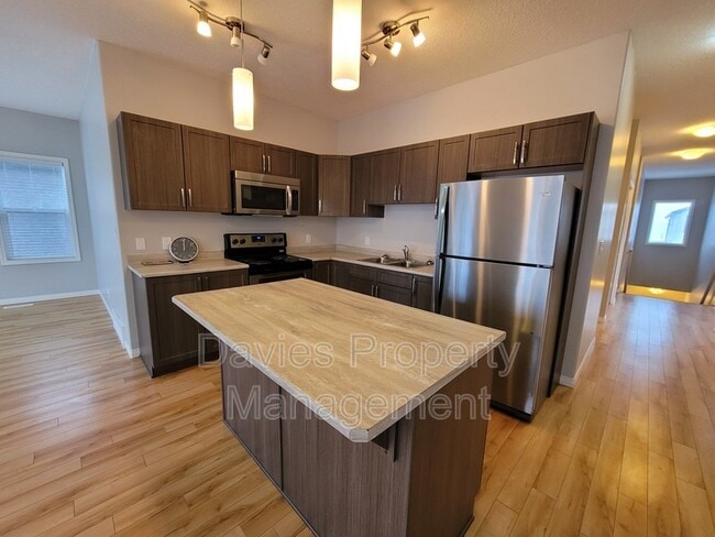 Photo - 16129-16141 141 St NW
