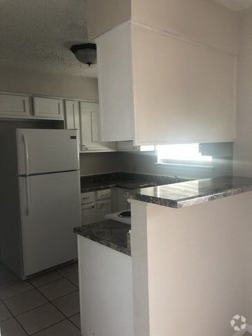Building Photo - 901 Castle Heights Dr Unit B Rental