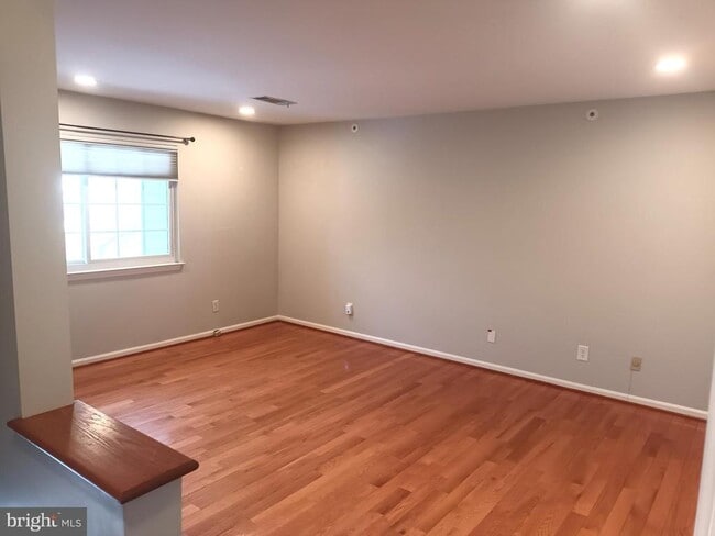 Photo - 5700 Chapman Mill Dr