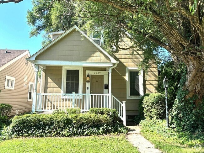 Building Photo - 2239 Ridgemont Rd Rental