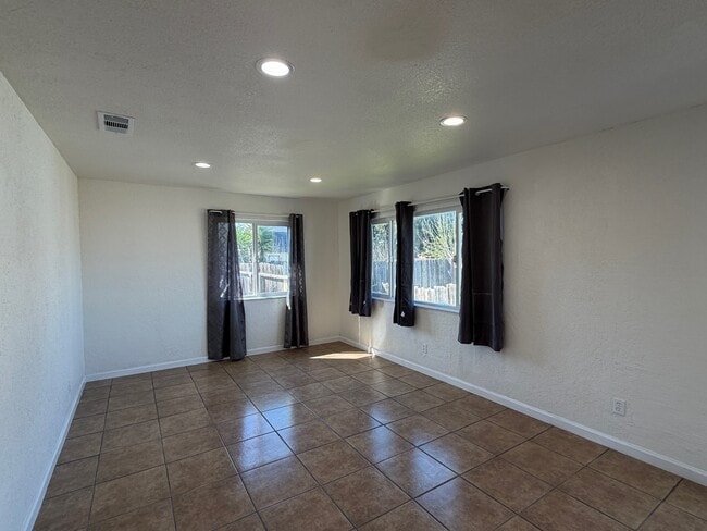 Photo - 1534 Nadine Ave