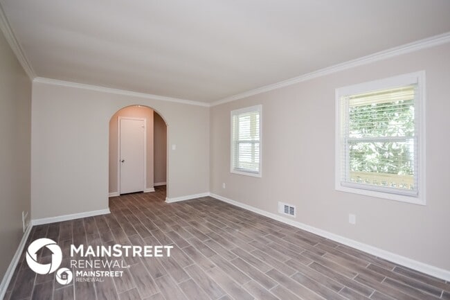 Photo - 3000 Lakeridge Dr SE