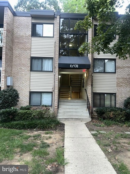 Building Photo - 6301 Hil-Mar Dr Unit 3