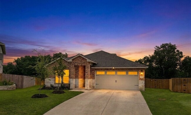Building Photo - Beautiful 4 bedroom, 2.5 bathroom home in Belton