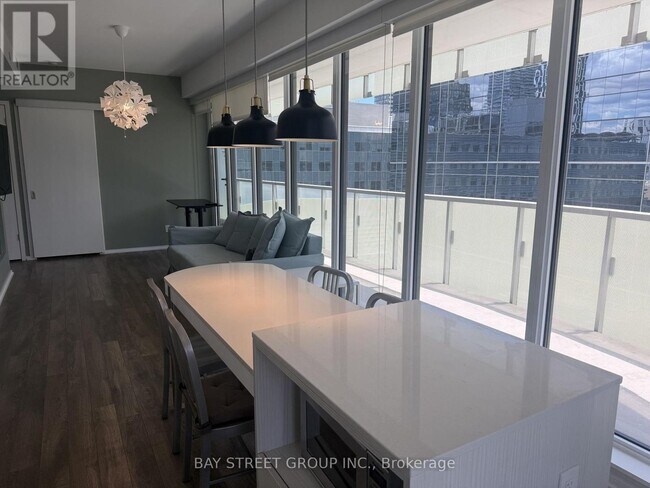 Photo - 197 Yonge St Unit 1709
