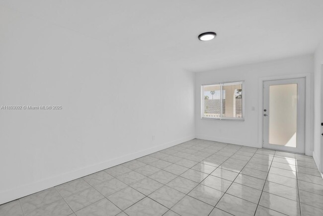 Photo - 550 NE 82nd Terrace Unidad 8