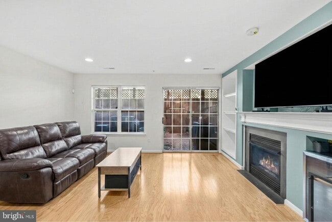 Photo - 381 Livermore Ln